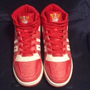 VINTAGE TROOP ICE LAMB MID SIZE 8 MEN 9.5 WOMEN